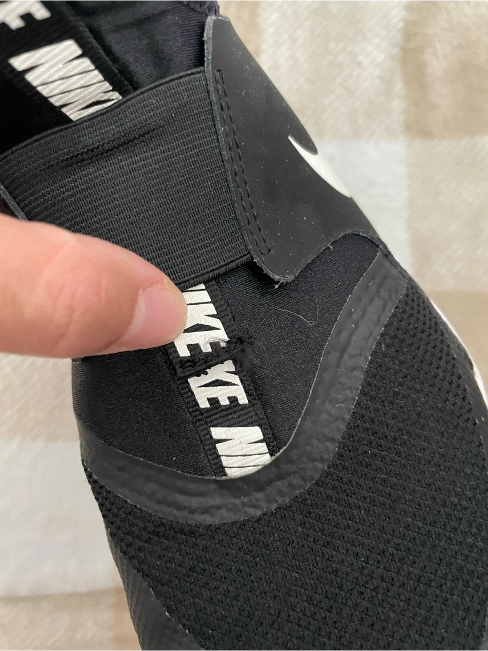 Nike Size 7Y Black & White Athletic Slip-On Trainers (has flaws)